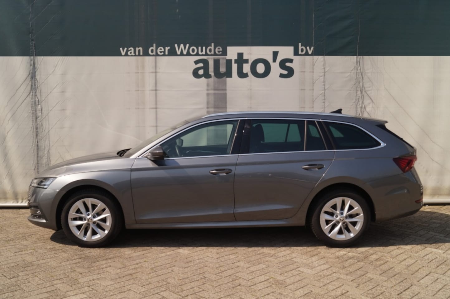 Skoda Octavia Combi - 1.0 TSI 110pk DSG Business Edition Plus -NAVI-ECC-DIGI- - AutoWereld.nl