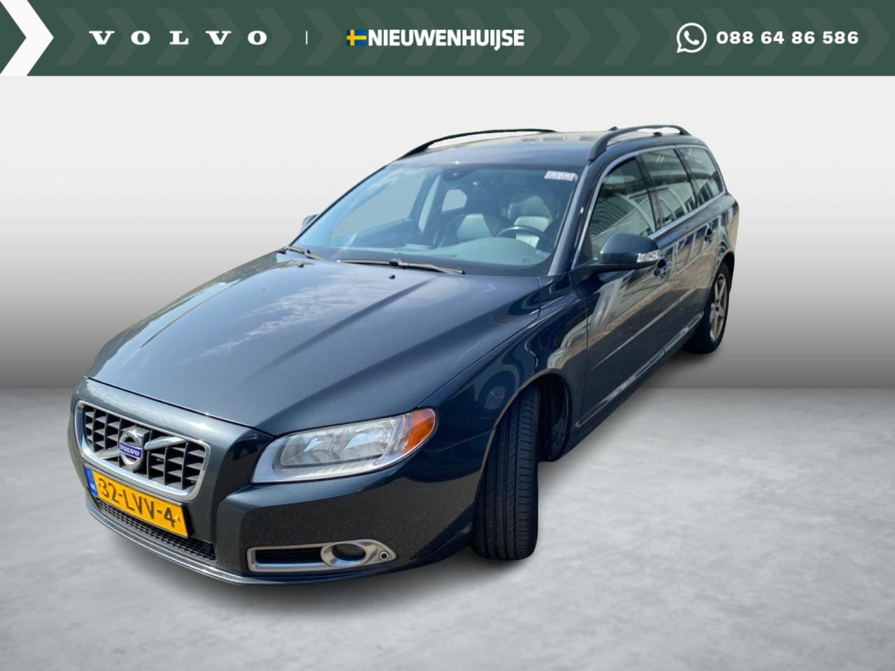 Volvo V70 - 2.0T Momentum | Trekhaak | Stoelverwarming | Dakrails | Parkeersensoren voor en achter | B - AutoWereld.nl