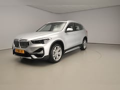 BMW X1 - sDrive20i | LED | HUD | Schuifdak | Sportstoelen | Stoelverwarming | Chrome line | DAB | A