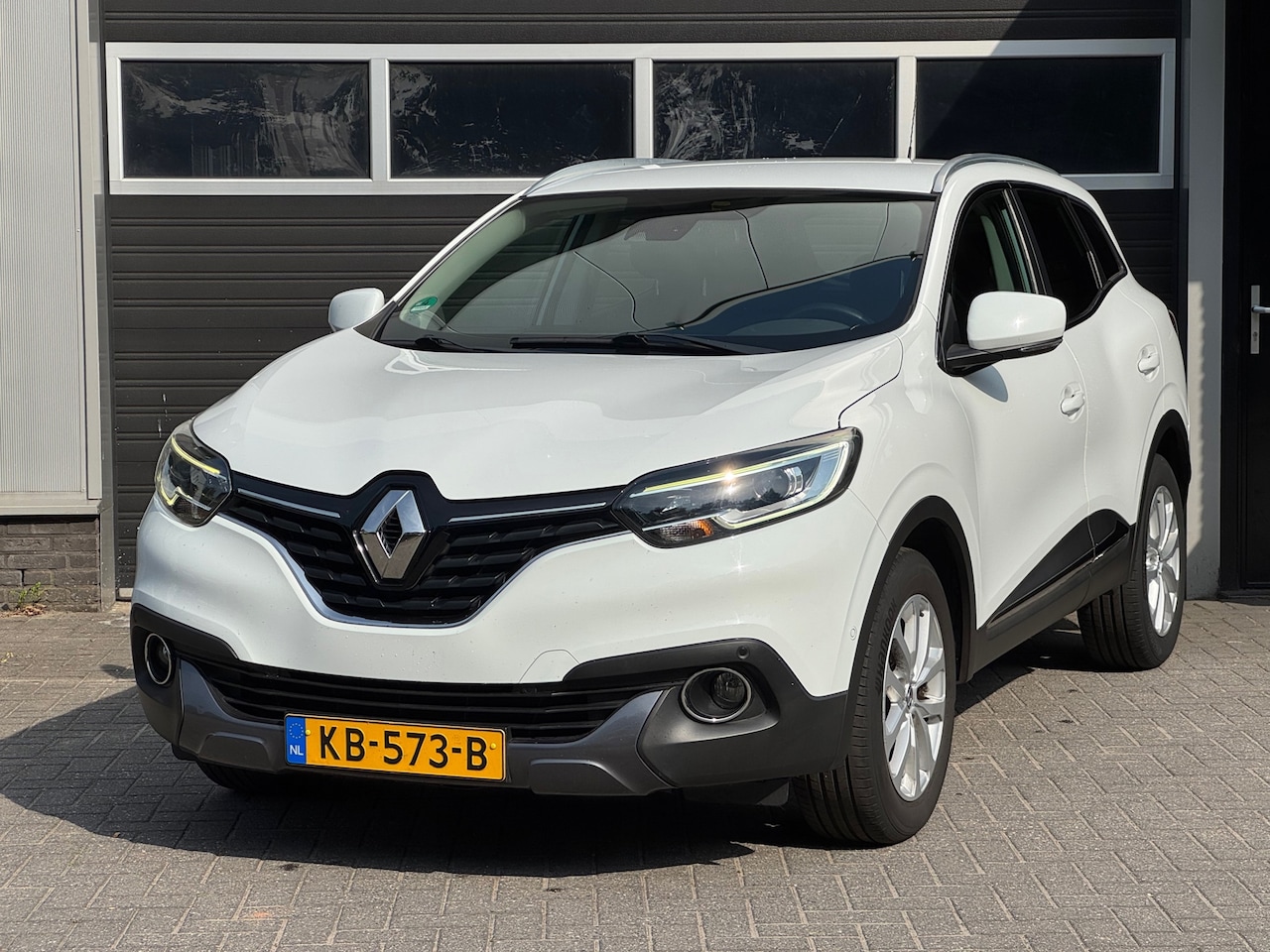 Renault Kadjar - 1.2 TCe Intens Automaat, Trekhaak, Navi, Camera, NAP - AutoWereld.nl