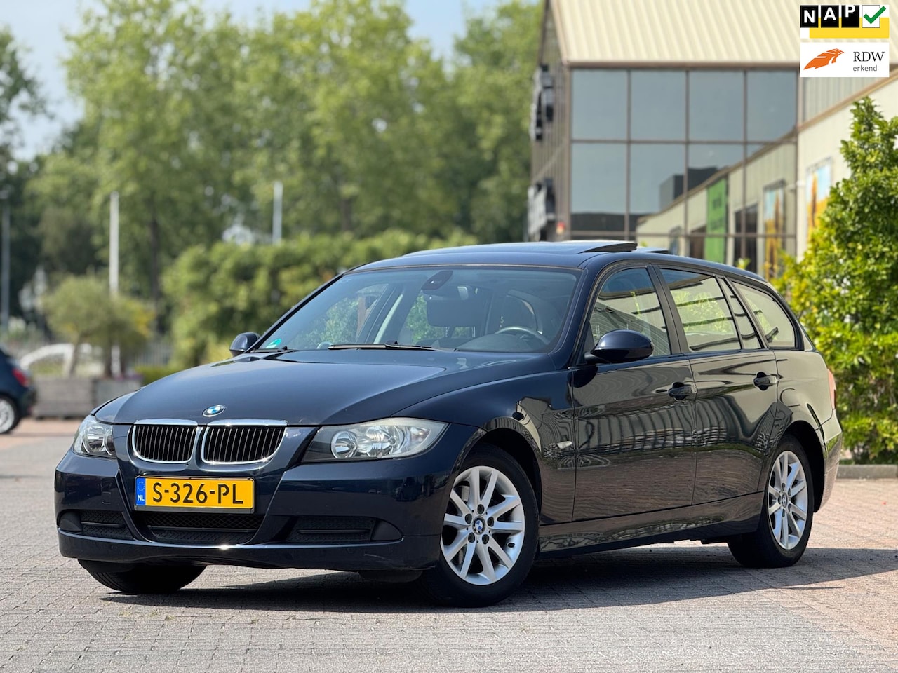 BMW 3-serie Touring - 318i High Executive | Panoramadak | Parkeersensoren | Stoelverwarming | Cruise Control - AutoWereld.nl