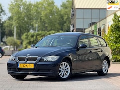 BMW 3-serie Touring - 318i High Executive | Panoramadak | Parkeersensoren | Stoelverwarming | Cruise Control