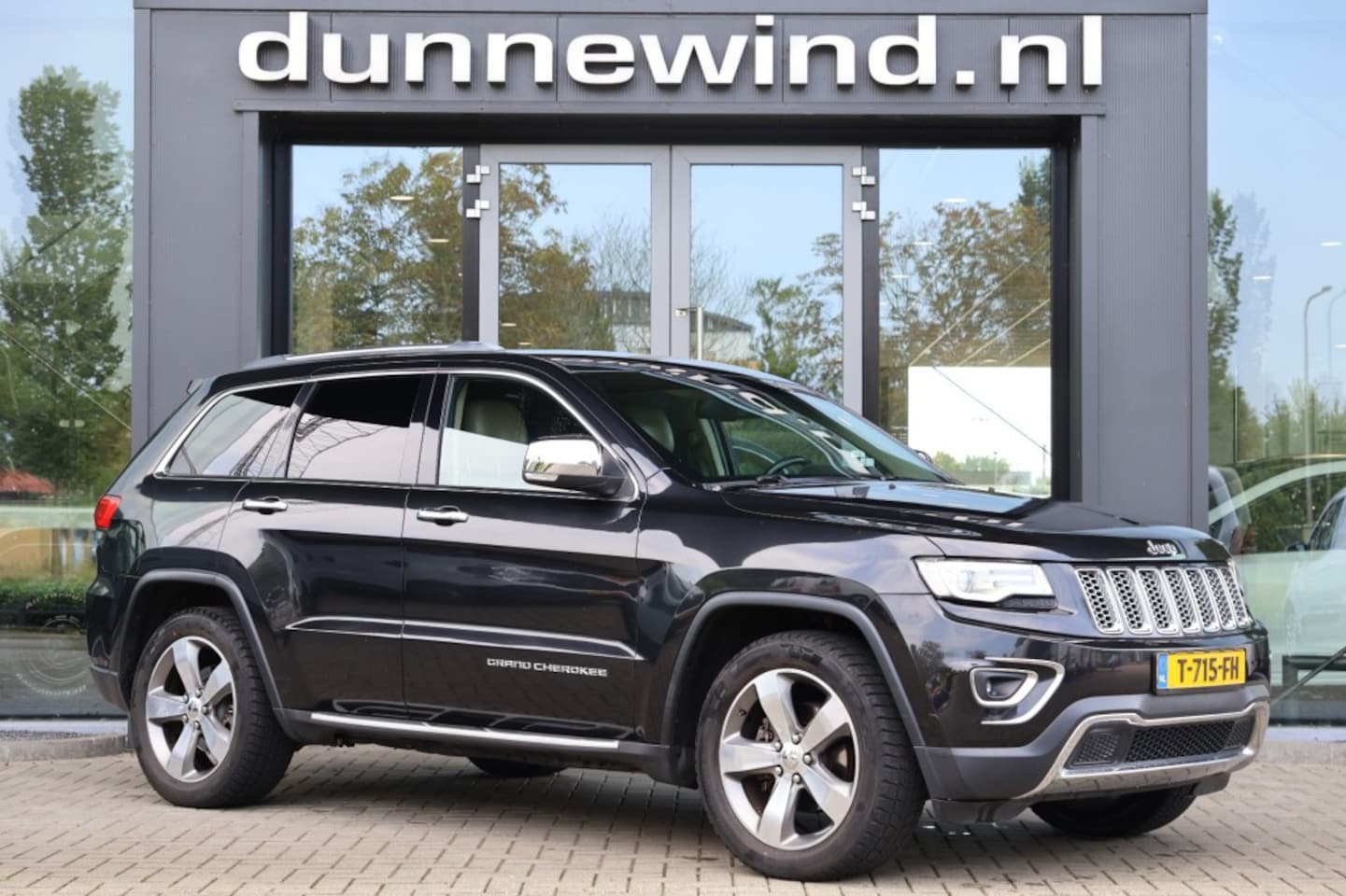Jeep Grand Cherokee - 3.6 OVERLAND *LED*TREKHAAK*LEDER* - AutoWereld.nl