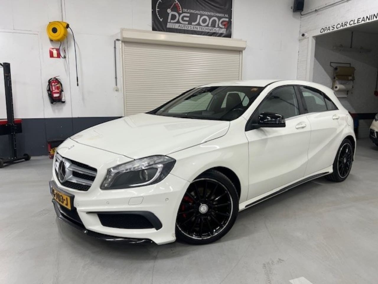 Mercedes-Benz A-klasse - 180 PRESTIGE AMG LOOK, PDC, NAVI, Cruise Ctrl, Schaal stoelen - AutoWereld.nl