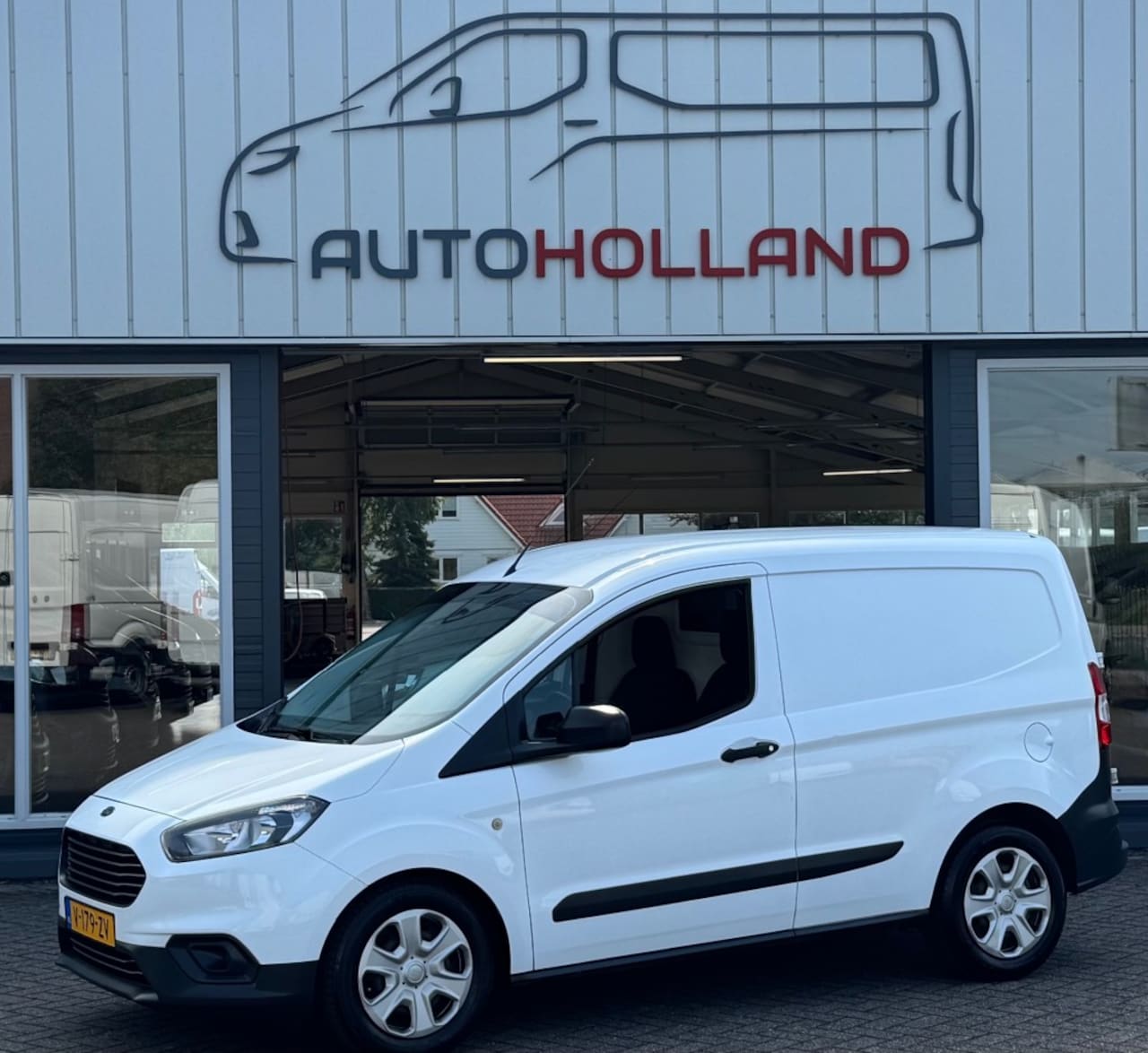 Ford Transit Courier - 1.5 TDCI 55KW 75PK EURO 6 AIRCO/ TREKHAAK/ SCHUIFDEUR/ 100% DEALERONDERHOUDEN - AutoWereld.nl