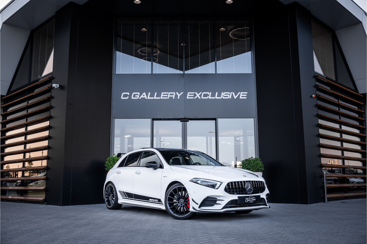 Mercedes-Benz A-klasse - AMG A35 4MATIC - Akrapovic | Panorama | Aero | Performance - AutoWereld.nl