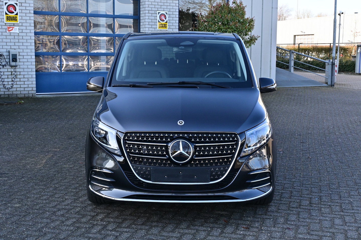 Mercedes-Benz V-klasse - 300d AMG L3 DC AMG pakket, Easy Pack Pakket, Distronic - AutoWereld.nl