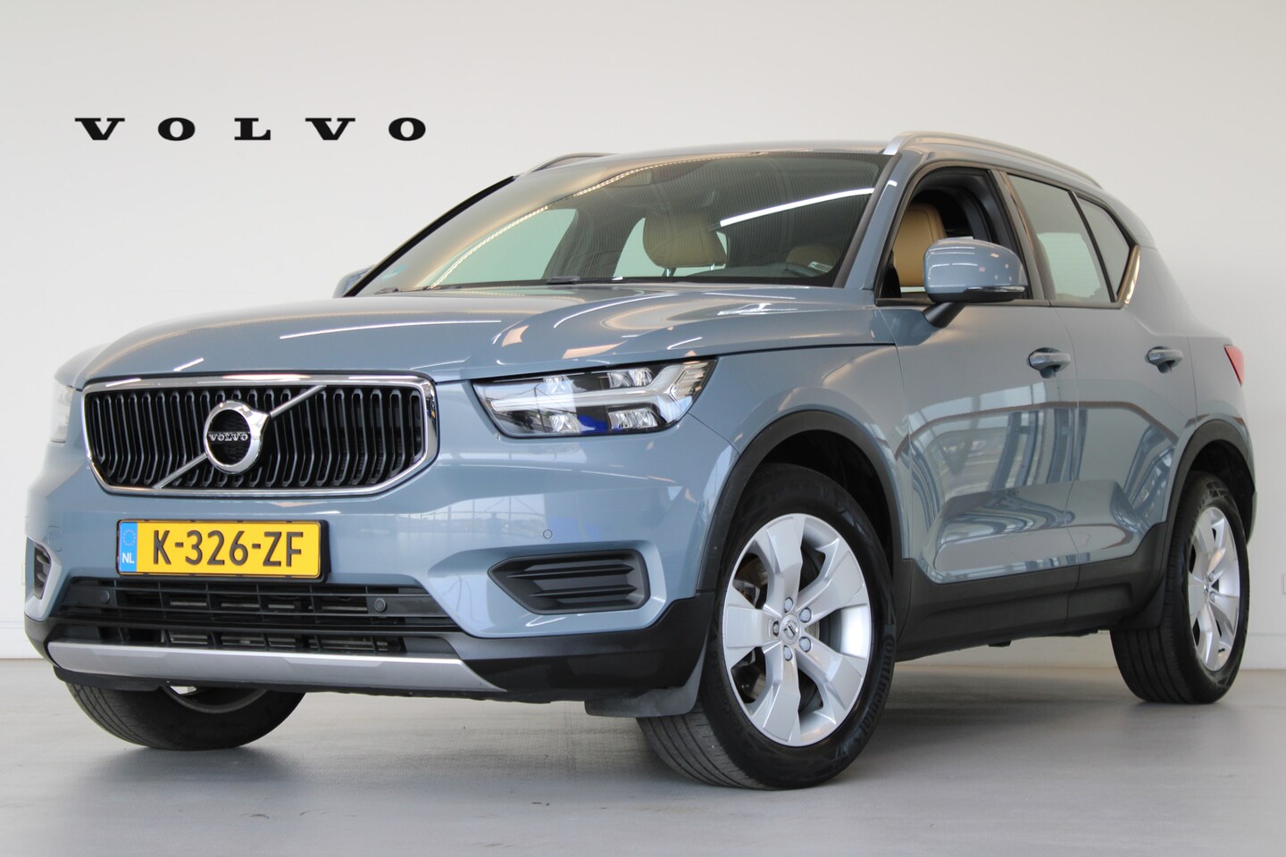 Volvo XC40 - 190PK T4 Momentum | HK Audio | Elek Achterklep | 18"' | Cruise Control | Achteruitrijcamer - AutoWereld.nl