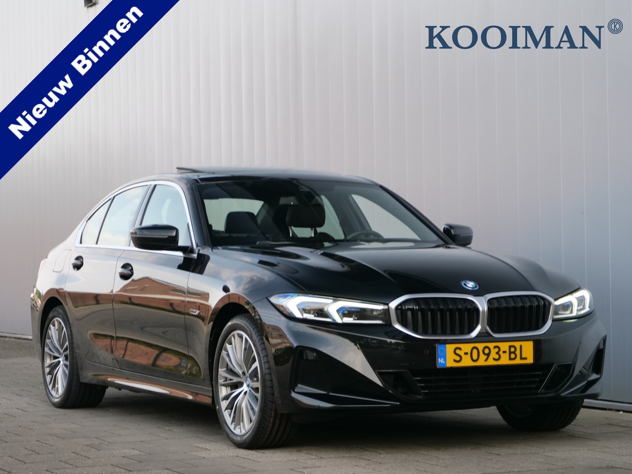 BMW 3-serie - 320e 204 Pk Automaat Winterpakket / Leer / Schuifdak / Trekhaak / Apple Carplay - AutoWereld.nl