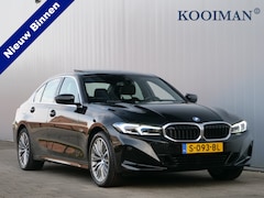 BMW 3-serie - 320e 204 Pk Automaat Winterpakket / Leer / Schuifdak / Trekhaak / Apple Carplay