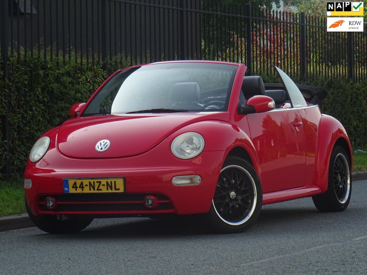 Volkswagen New Beetle Cabriolet - 2.0 NAP/LEER/AC/CRUISE/PDC - AutoWereld.nl