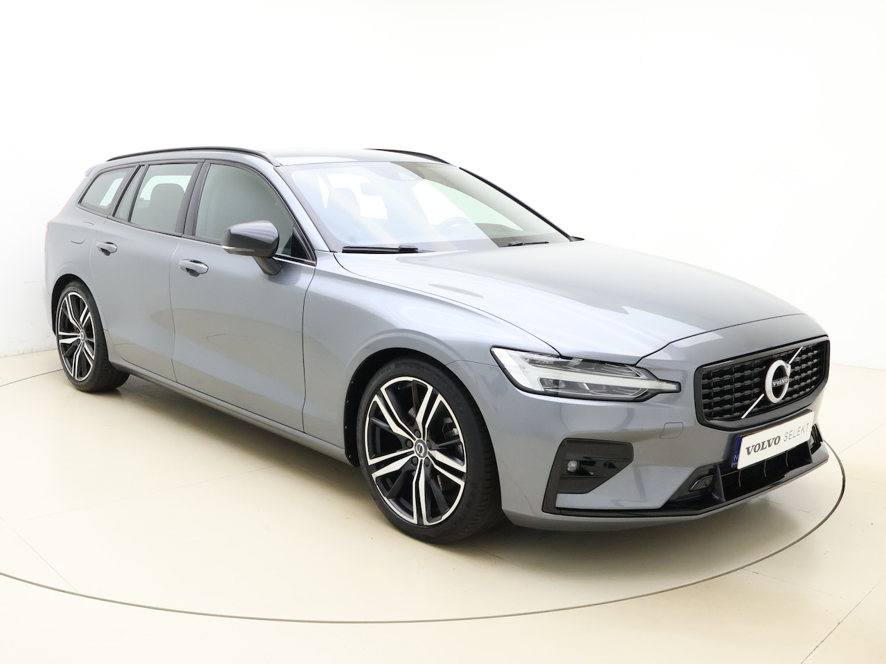 Volvo V60 - B4 211pk R-Design / Sportstoelen / 19 inch / Elek stoel / Adaptieve cruise / BLIS / Pdc ca - AutoWereld.nl