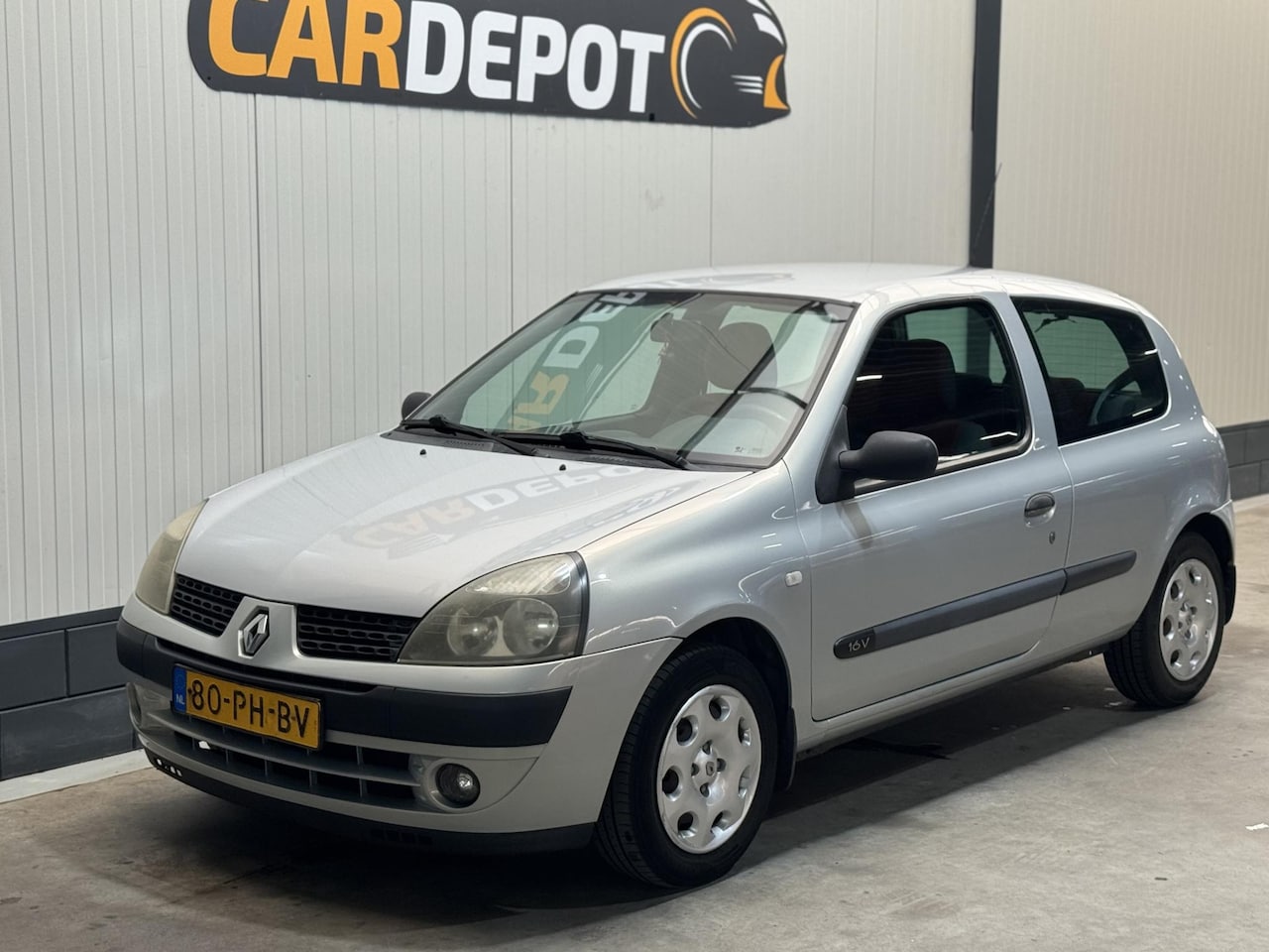 Renault Clio - 1.2-16V Authentique Basis 1.2-16V Authentique Basis - AutoWereld.nl