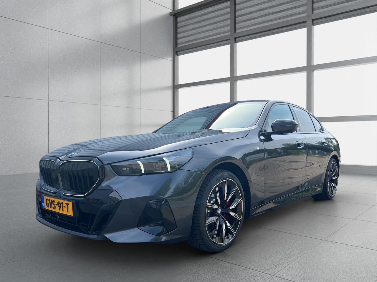 BMW 5-serie - 520i M Sport Pro ACC HUD Pano Grill Iconic Glow 360 - AutoWereld.nl