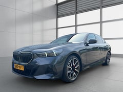 BMW 5-serie - 520i M Sport Pro ACC HUD Pano Grill Iconic Glow 360