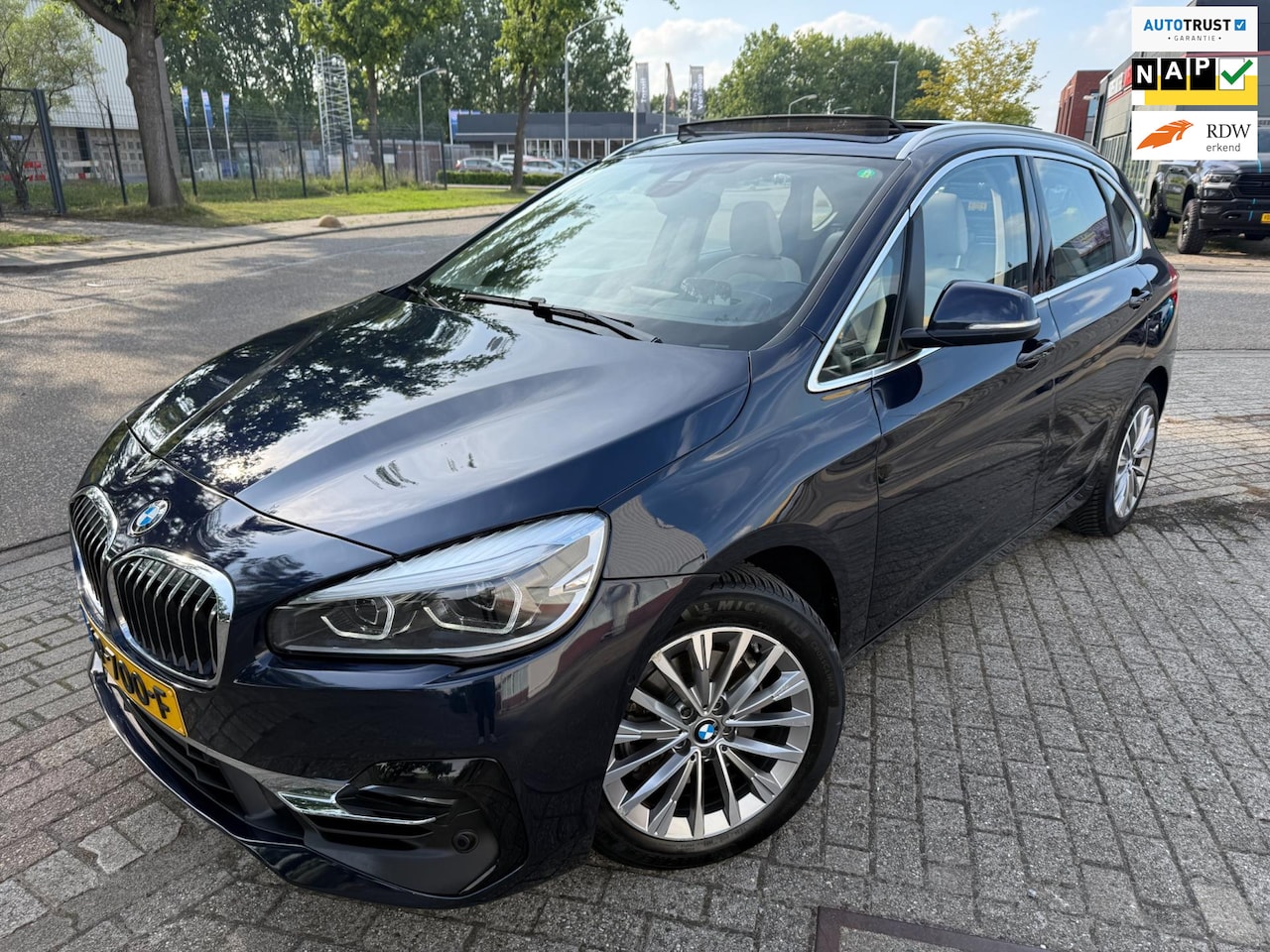 BMW 2-serie Active Tourer - 220i HIGH EXECUTIVE SPORT 192PK PANO NAP LEDER LUXE - AutoWereld.nl