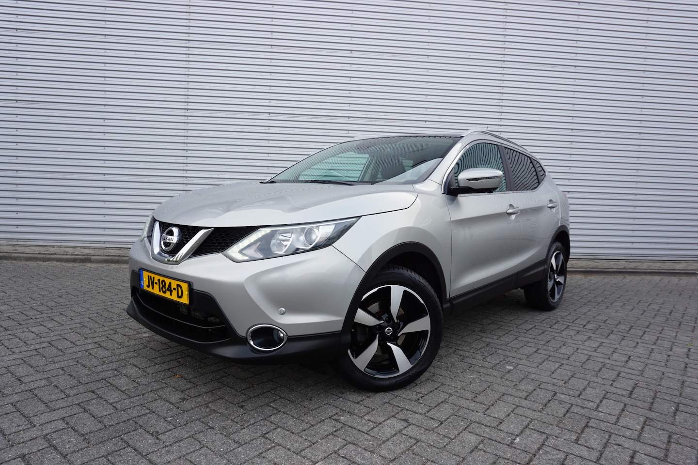 Nissan Qashqai - 1.2 N-Connecta Airco / Navi / Camera / Cruise / Pano / Trekhaak / NAP - AutoWereld.nl