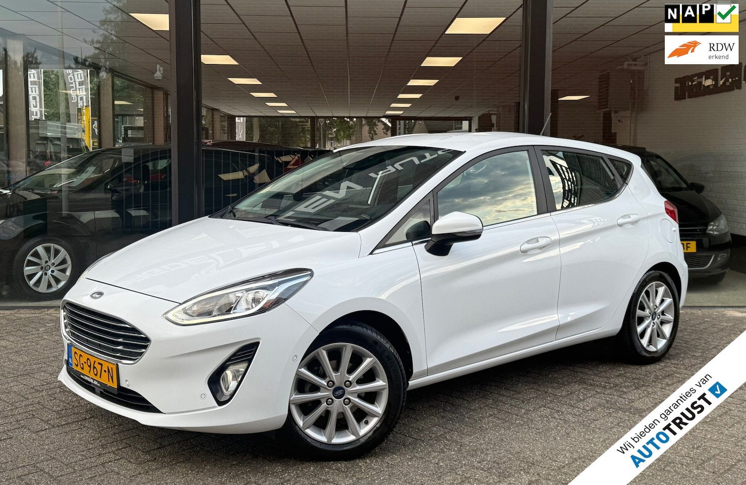 Ford Fiesta - 1.0 EcoBoost Titanium 2e EIG | CAMERA | NAVI | KEYLESS | PDC | NAP - AutoWereld.nl