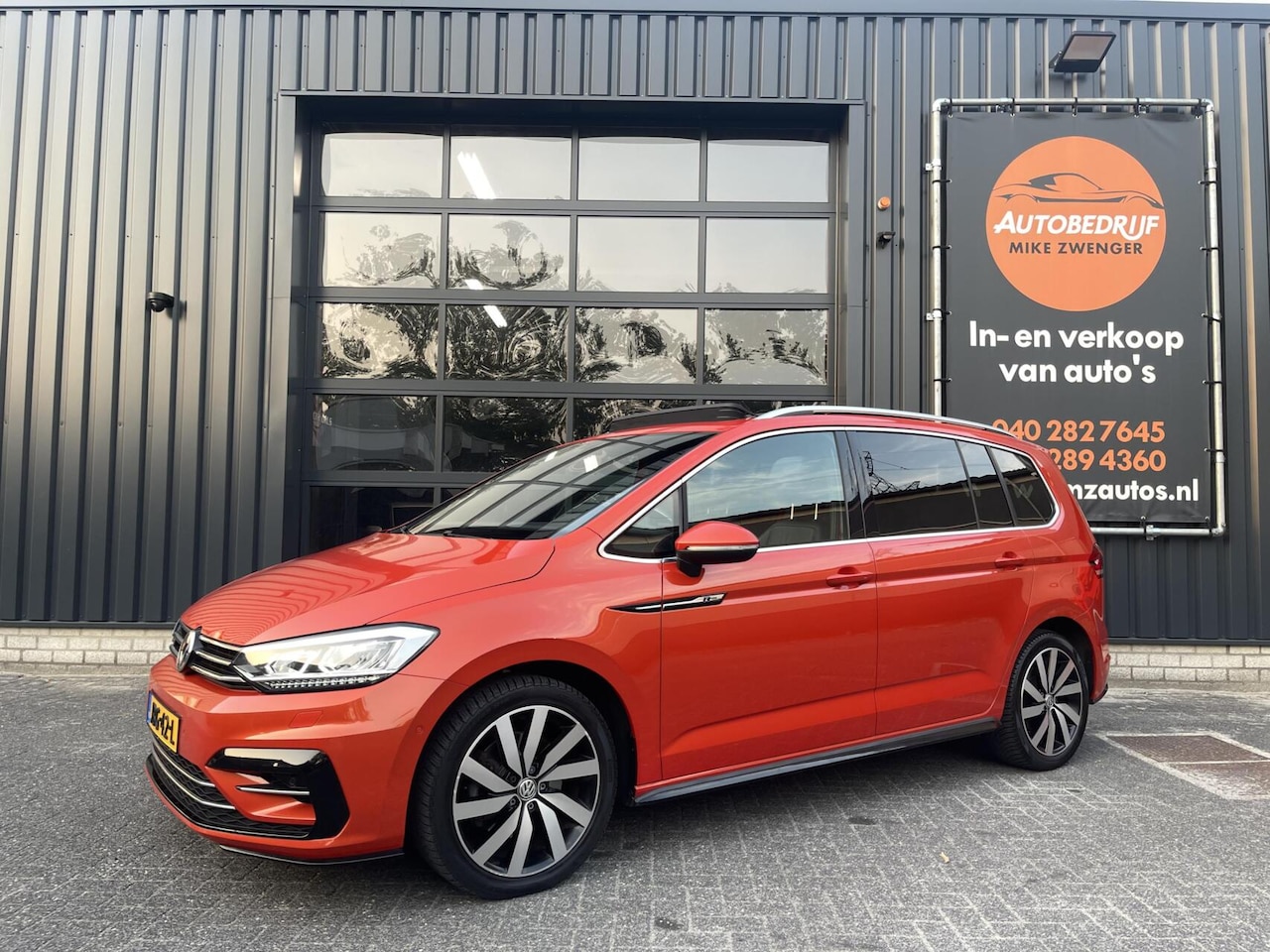 Volkswagen Touran - 1.8 TSI 2X R-Line 7-Persoons AUT. PANORAMADAK|CARPLAY|TREKHAAK|CAMERA|SFEERVERLICHTING|LED - AutoWereld.nl