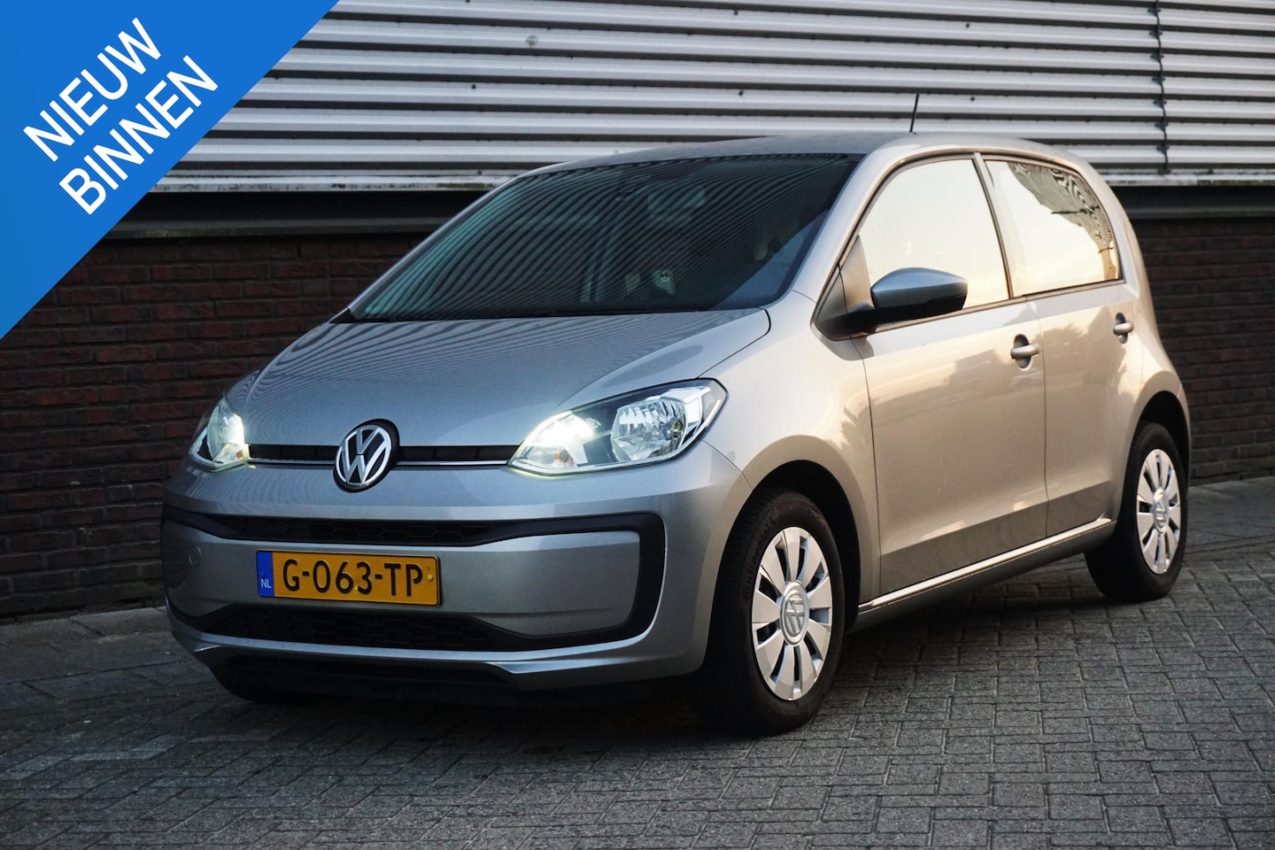 Volkswagen Up! - 1.0 move up!BlueMotion Executive/Dealeronderhouden /All-Seasonbanden. - AutoWereld.nl