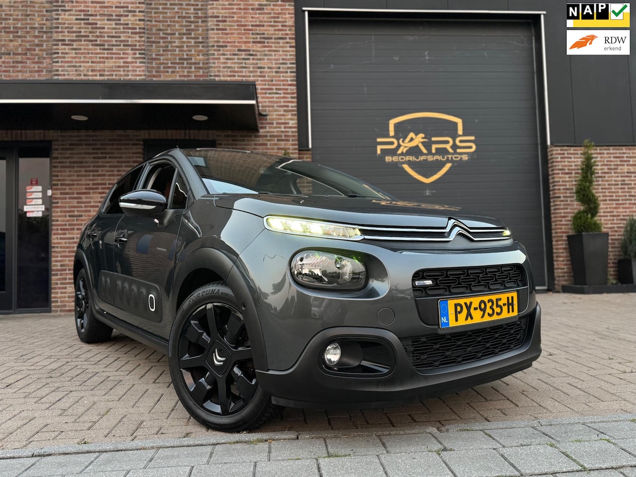 Citroën C3 - 1.2 PureTech S&S Shine 110PK Pano Airco Navi Cruise Keyless entry 5drs - AutoWereld.nl