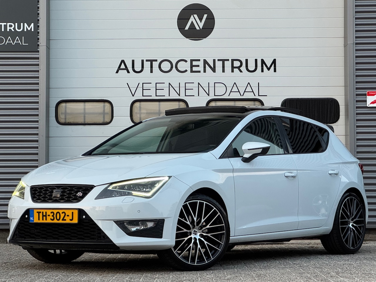 SEAT Leon - 2.0 TDI FR-LINE 150 PK PANO/CAMERA/LED/CARPLAY - AutoWereld.nl