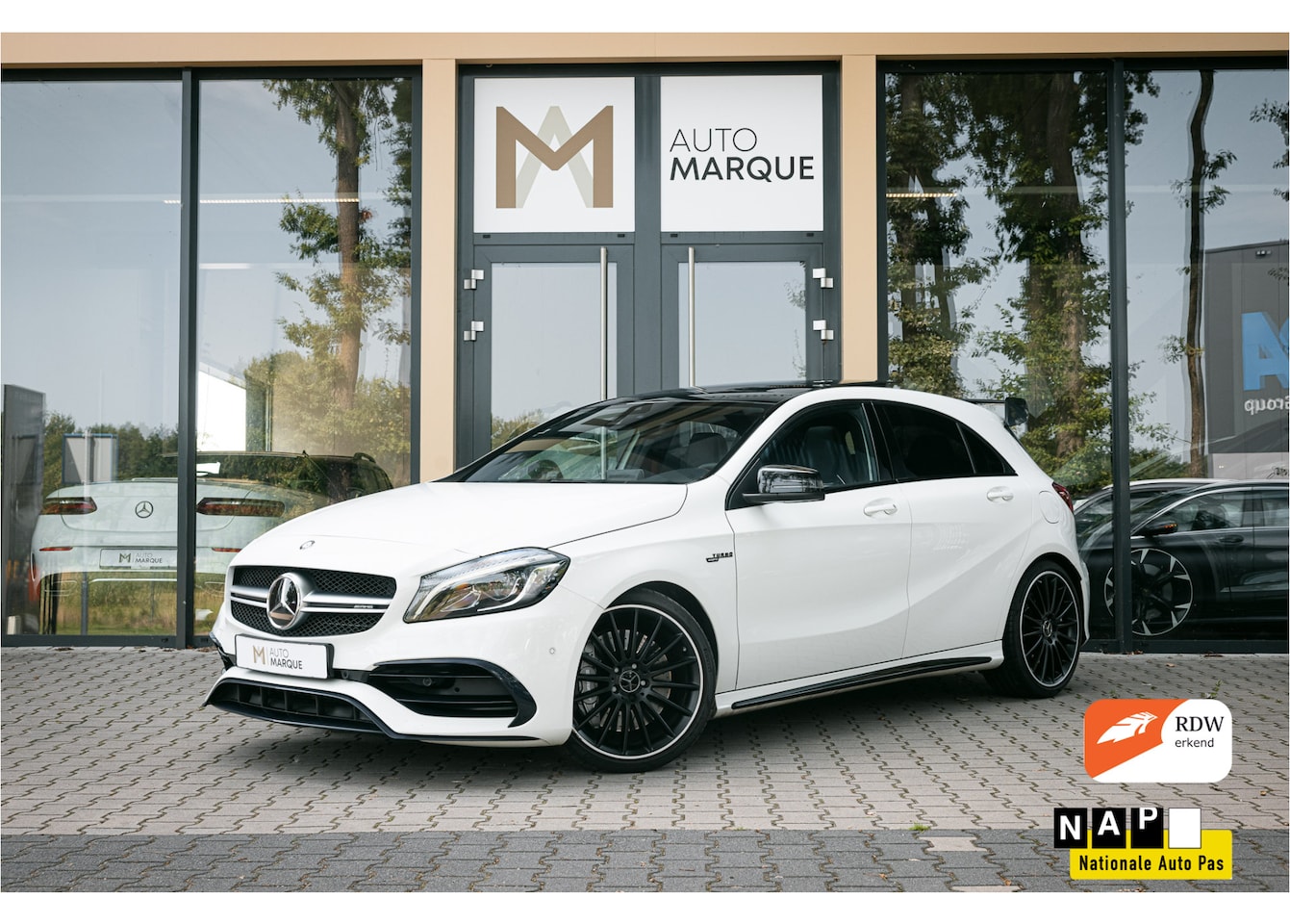 Mercedes-Benz A-klasse - AMG 45 4MATIC | Dealer Onderhouden | Performance Seats | Panoramadak | 19" LM Velgen | Har - AutoWereld.nl
