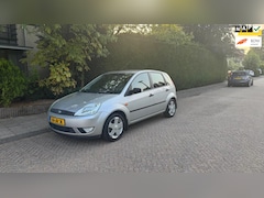 Ford Fiesta - 1.4-16V AIRCO/VELGEN/RIJDT GOED/LAGE KM/NAP/5DRS