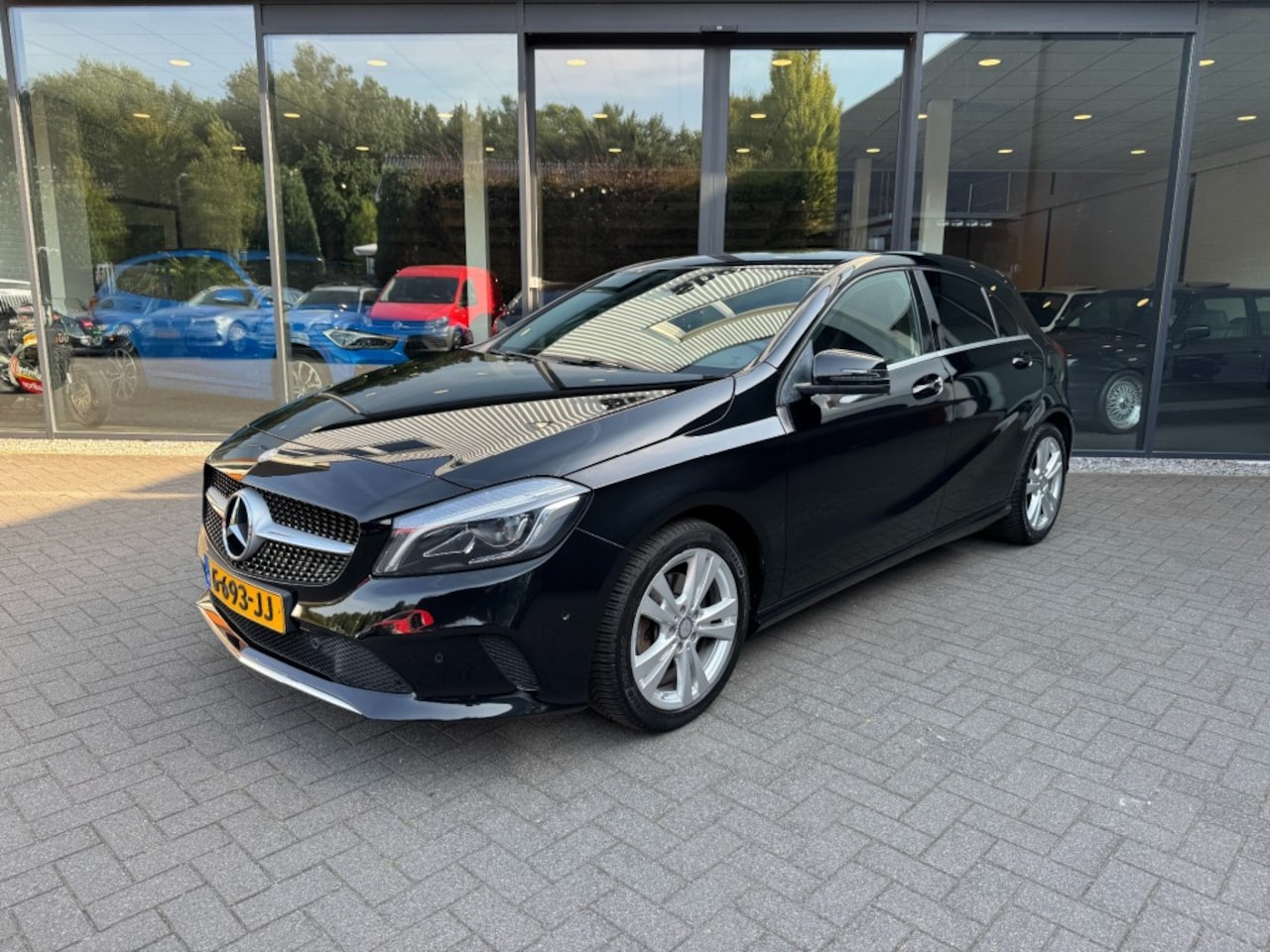 Mercedes-Benz A-klasse - 180 Prestige 180 Prestige,LED,Carplay,Clima,Cruise,Stoelverw,PDC V+A,Sportstoelen - AutoWereld.nl