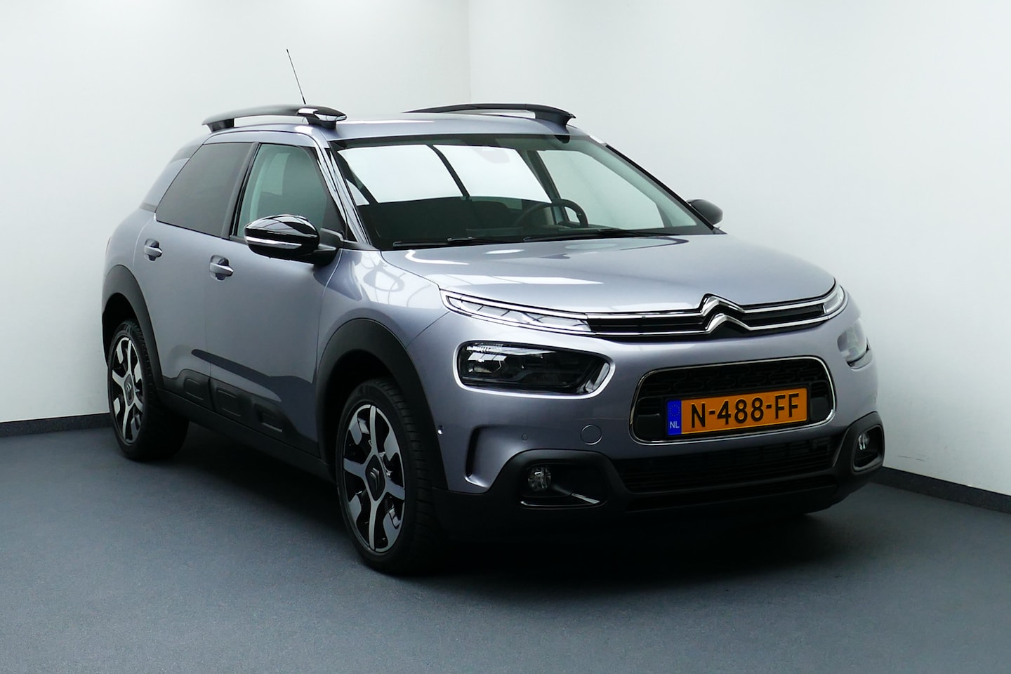 Citroën C4 Cactus - 1.2 130pk Shine Plus. Camera, Navi, Clima, Cruise, StoelVerw, Haak 950kg - AutoWereld.nl
