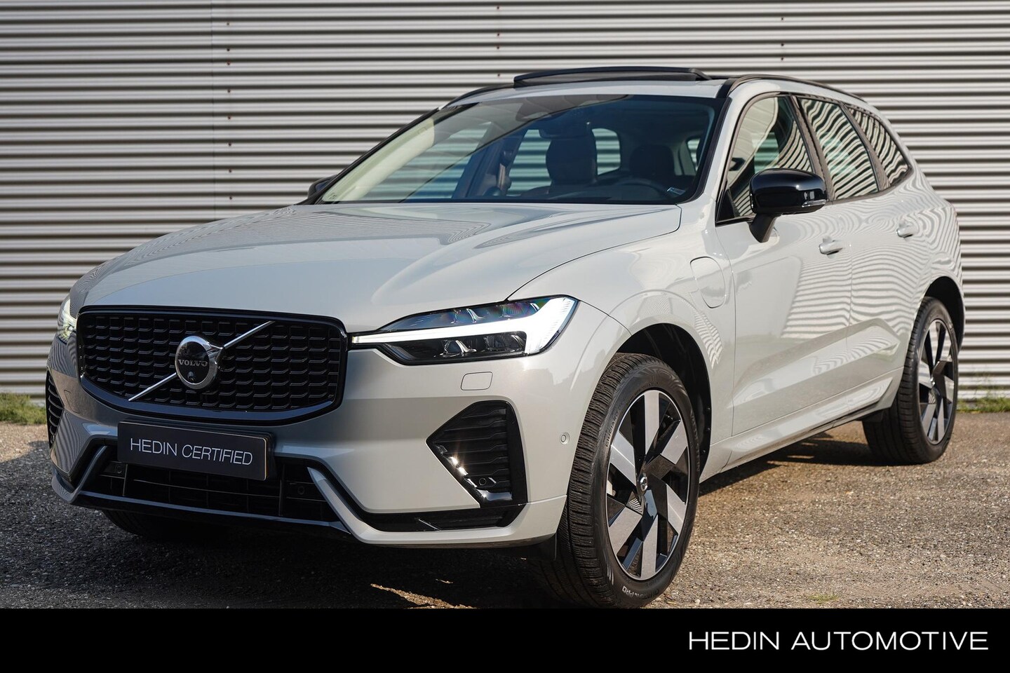 Volvo XC60 - T6 Plug-in hybrid AWD Ultra Dark | Pano. dak | Head-up |  Trekhaak | 360 Camera | Power Se - AutoWereld.nl