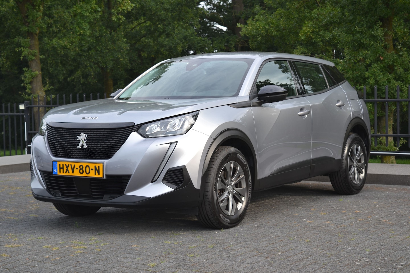 Peugeot 2008 - 1.2 PureTech Allure Sport | LED | Cruise | PDC | Climate | 16" inch LM - AutoWereld.nl