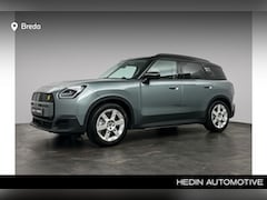 MINI Countryman - SE ALL4 Classic Trim | M Plus pakket | Trekhaak | 18 Inch LM | Dak- en spiegels in zwart