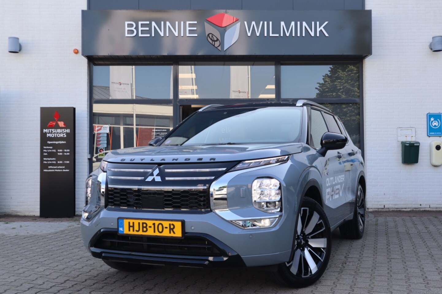 Mitsubishi Outlander - 2.4 PHEV Instyle+ Trekhaak/Massage/Memory/PanoDak - AutoWereld.nl