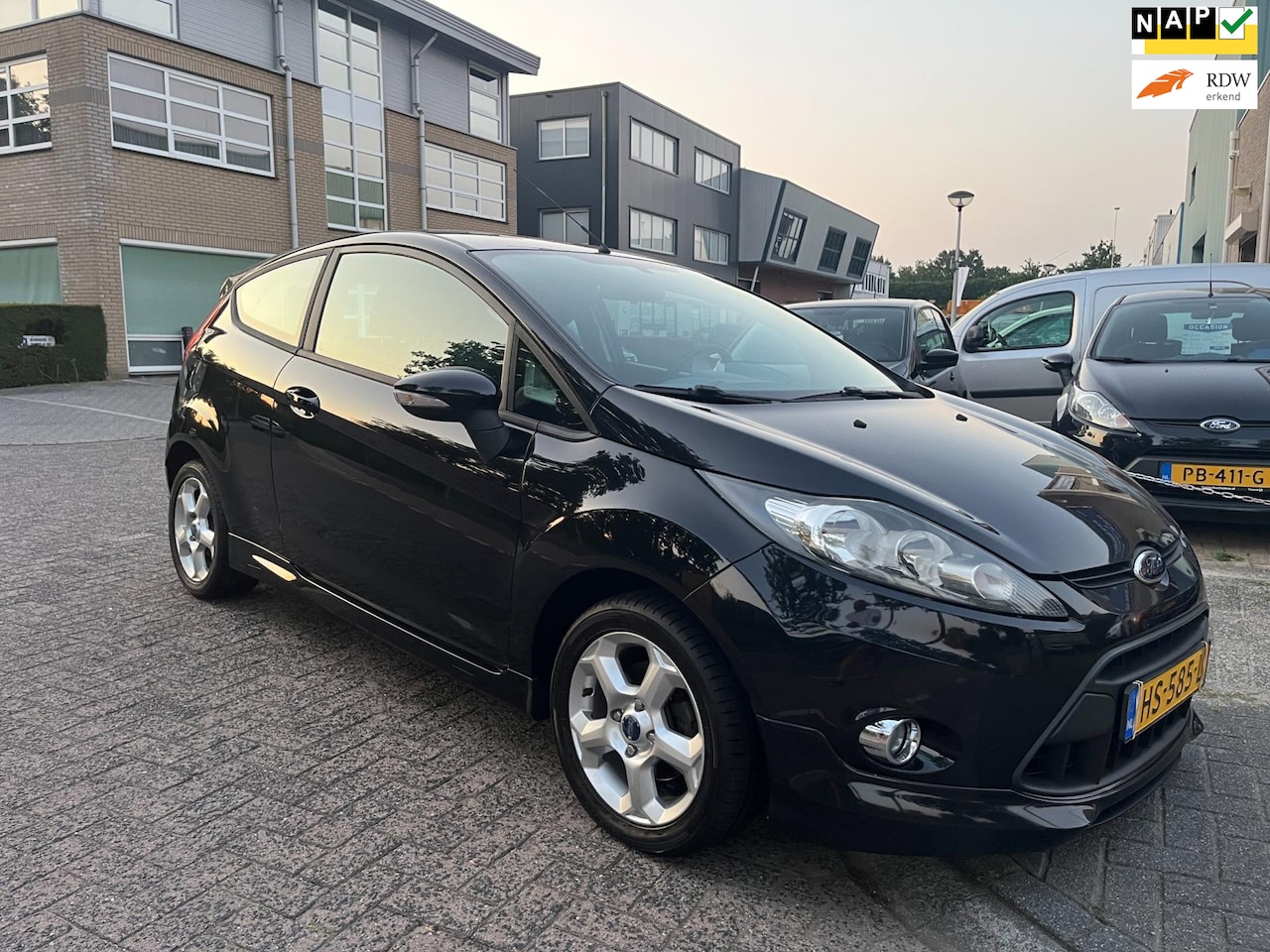 Ford Fiesta - 1.25 Trend RS ST uitgevoerd - AutoWereld.nl