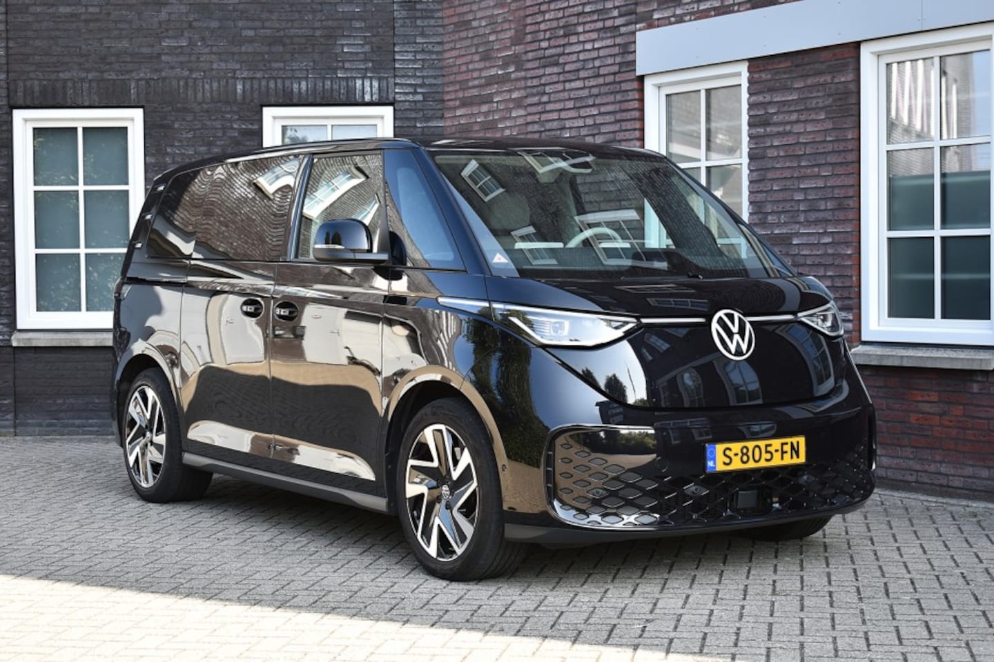Volkswagen ID. Buzz - 1st 77kWh | Achteruitrijcamera | Prachtig wit leder interieur | Verwarmde voorstoelen | Ve - AutoWereld.nl