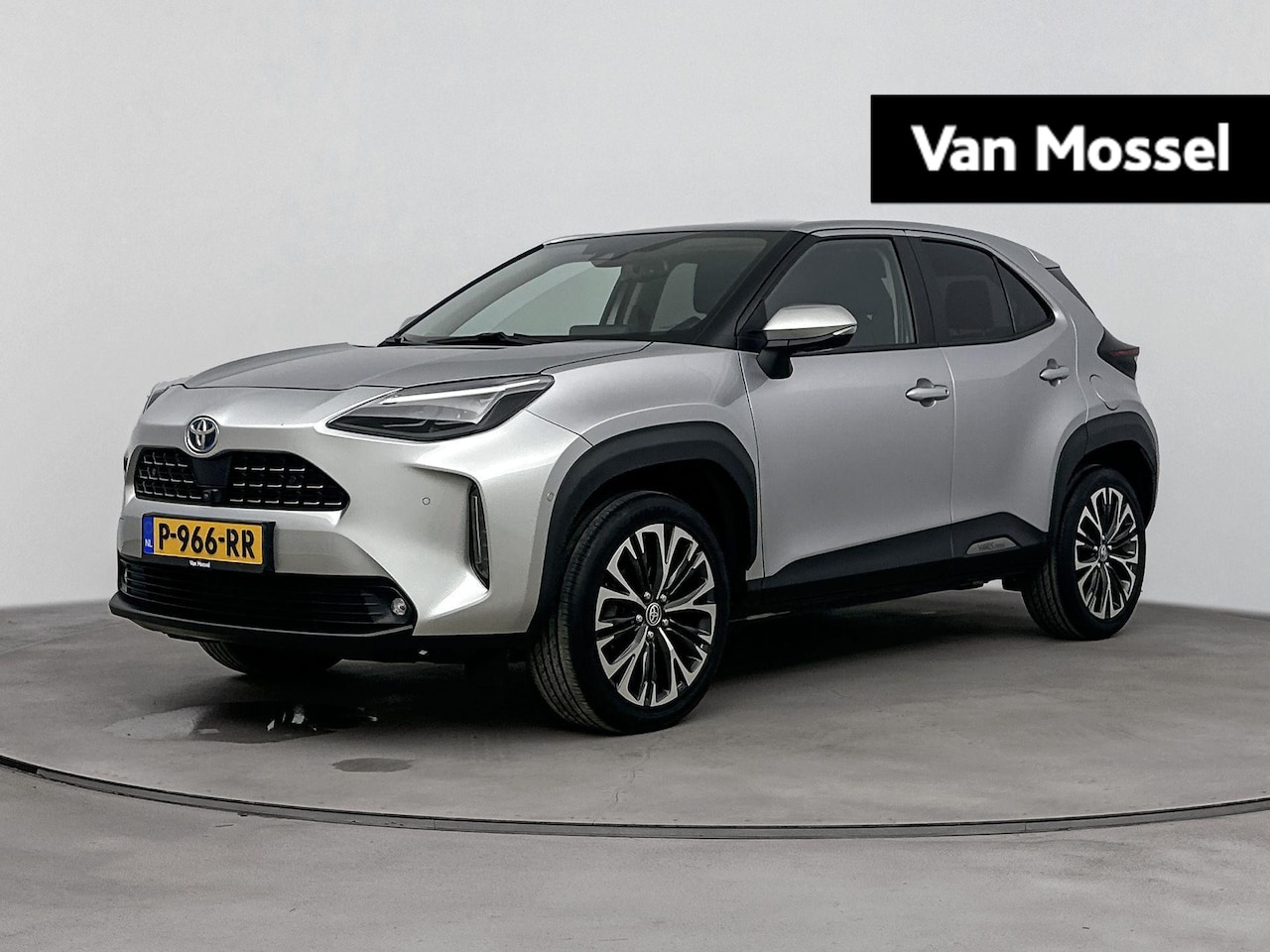 Toyota Yaris Cross - 1.5 Hybrid 115Pk Adventure Automaat | Navigatie | Apple & Android Carplay | Cruise Control - AutoWereld.nl