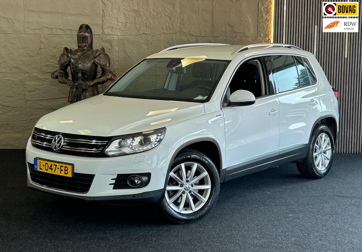 Volkswagen Tiguan - 1.4 TSI Sport&Style|GARANTIE|AUTOMAAT|TREKHAAK|PARK SENS|CRUISE| - AutoWereld.nl