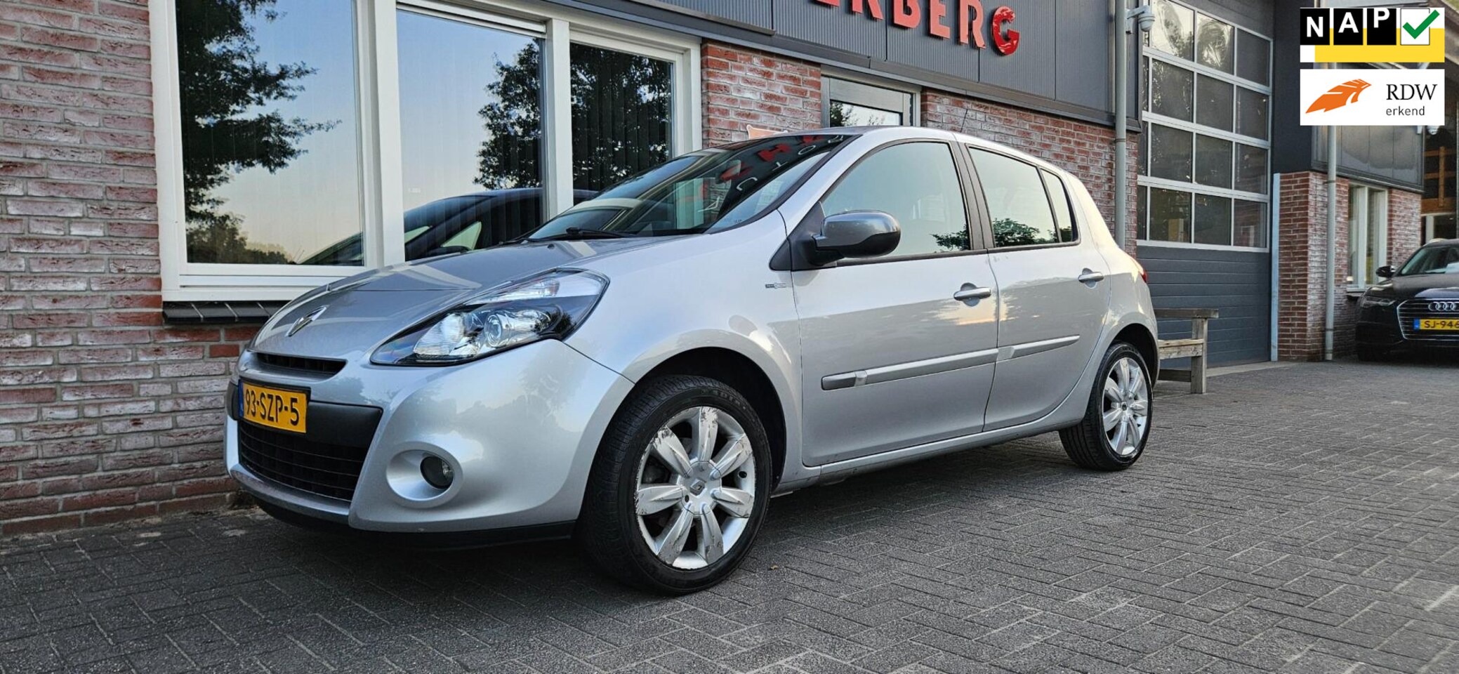 Renault Clio - 1.6 Night & Day Automaat! Airco/Clima! Cruise Control! Navigatie! Nette Auto! - AutoWereld.nl