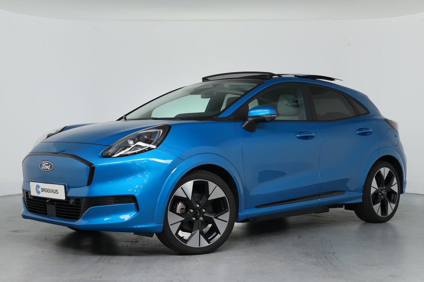 Ford Puma Gen-E - Premium 44 kWh | Driver Assistance Pack | Elektrisch glazen panorama-dak | Lichtmetalen ve - AutoWereld.nl