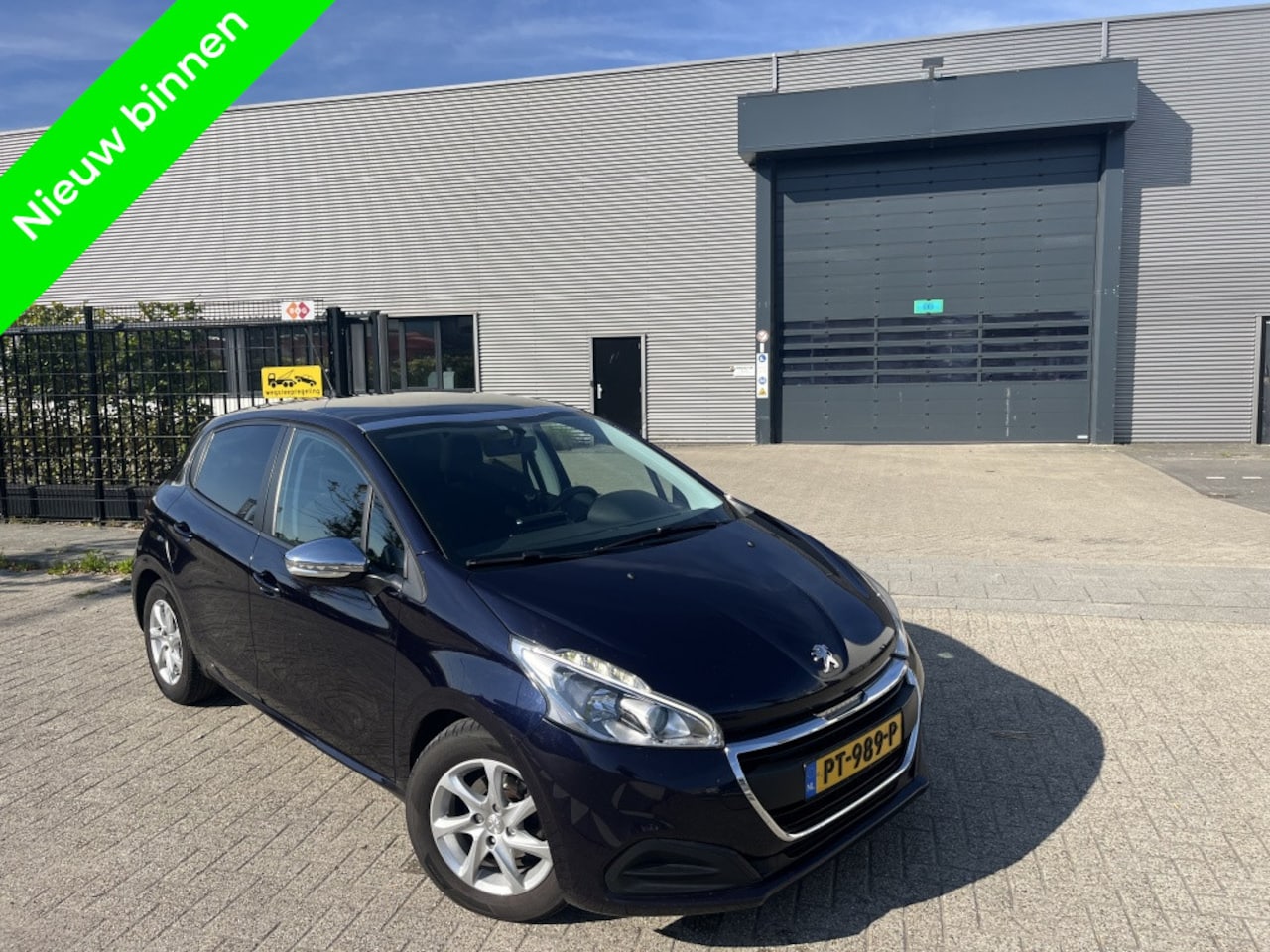 Peugeot 208 - 1.6 BlueHDi Allure Stoelverwarming Panorama - AutoWereld.nl