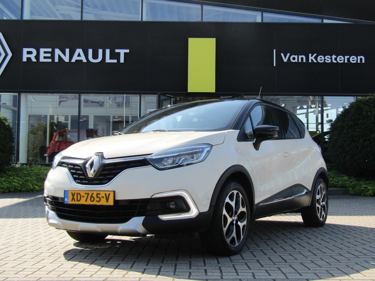 Renault Captur - TCe 90pk Intens / Trekhaak / Navigatie / Camera / Blindspot / Compleet dealer O.H. - AutoWereld.nl