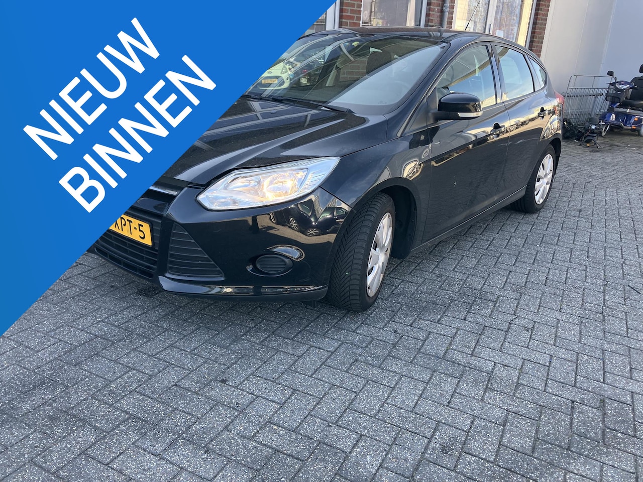 Ford Focus - 1.0 EcoBoost Lease Trend Licht rijdt bare voorschade - AutoWereld.nl