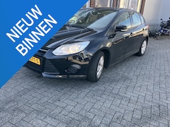 Ford Focus - 1.0 EcoBoost Lease Trend Licht rijdt bare voorschade