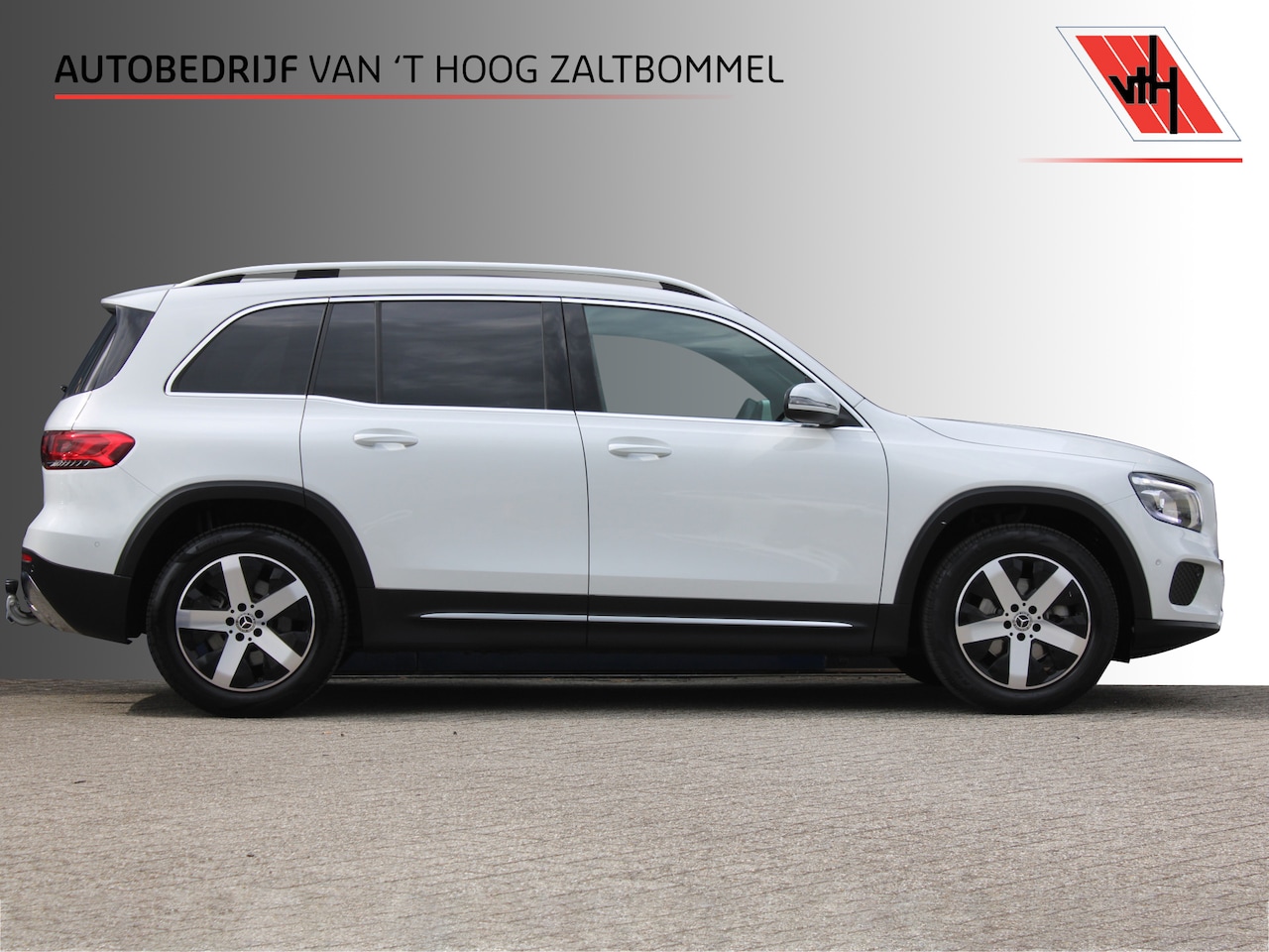 Mercedes-Benz GLB - 200 AUT7 Business Solution 7-PER LEDER TREKHAAK WIDESCREEN SFEER CARPLAY CAMERA - AutoWereld.nl
