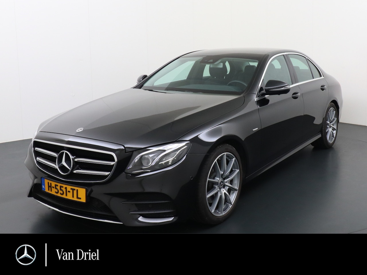 Mercedes-Benz E-klasse - 200 Sport Edition | Burmester Trekhaak Multibeam AMG Wielen - AutoWereld.nl