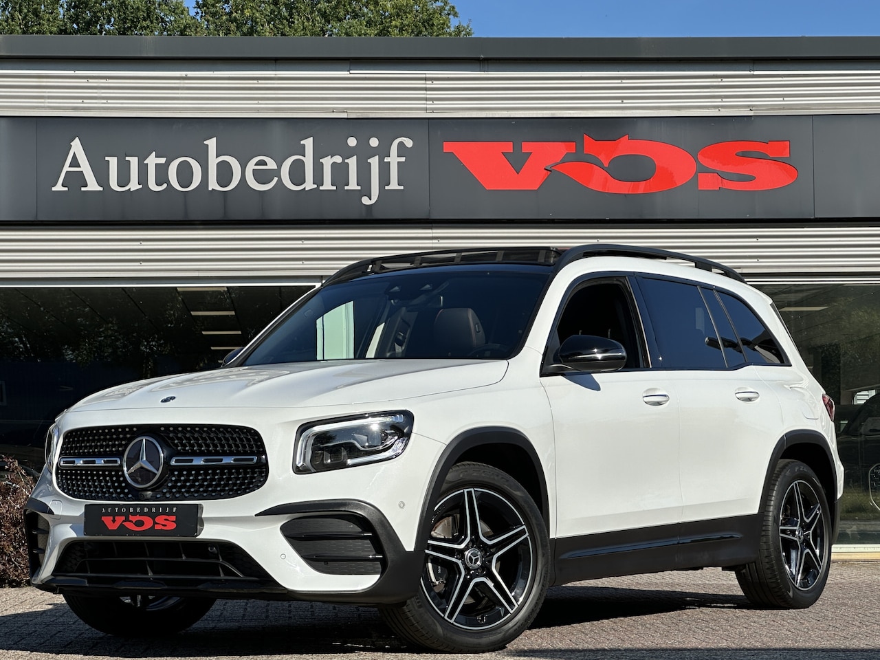 Mercedes-Benz GLB - 200 AMG-line | Panodak | Memory | Keyless | Sfeer | - AutoWereld.nl