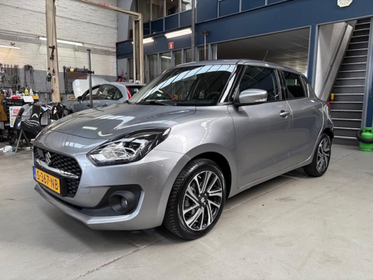 Suzuki Swift - 1.2 DualJet Smart Hybrid Style | Navi | Apple carplay/ Android auto | Stoelverw. | Climate - AutoWereld.nl