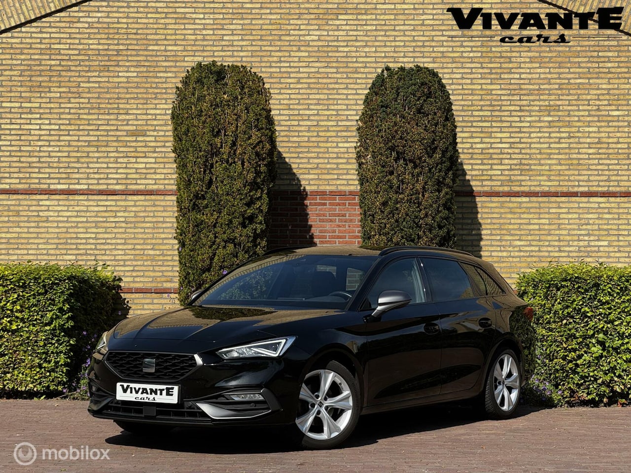 SEAT Leon Sportstourer - 1.5 TSI FR Business Intense Virtual Dash*AppleCarPlay*Cruise - AutoWereld.nl