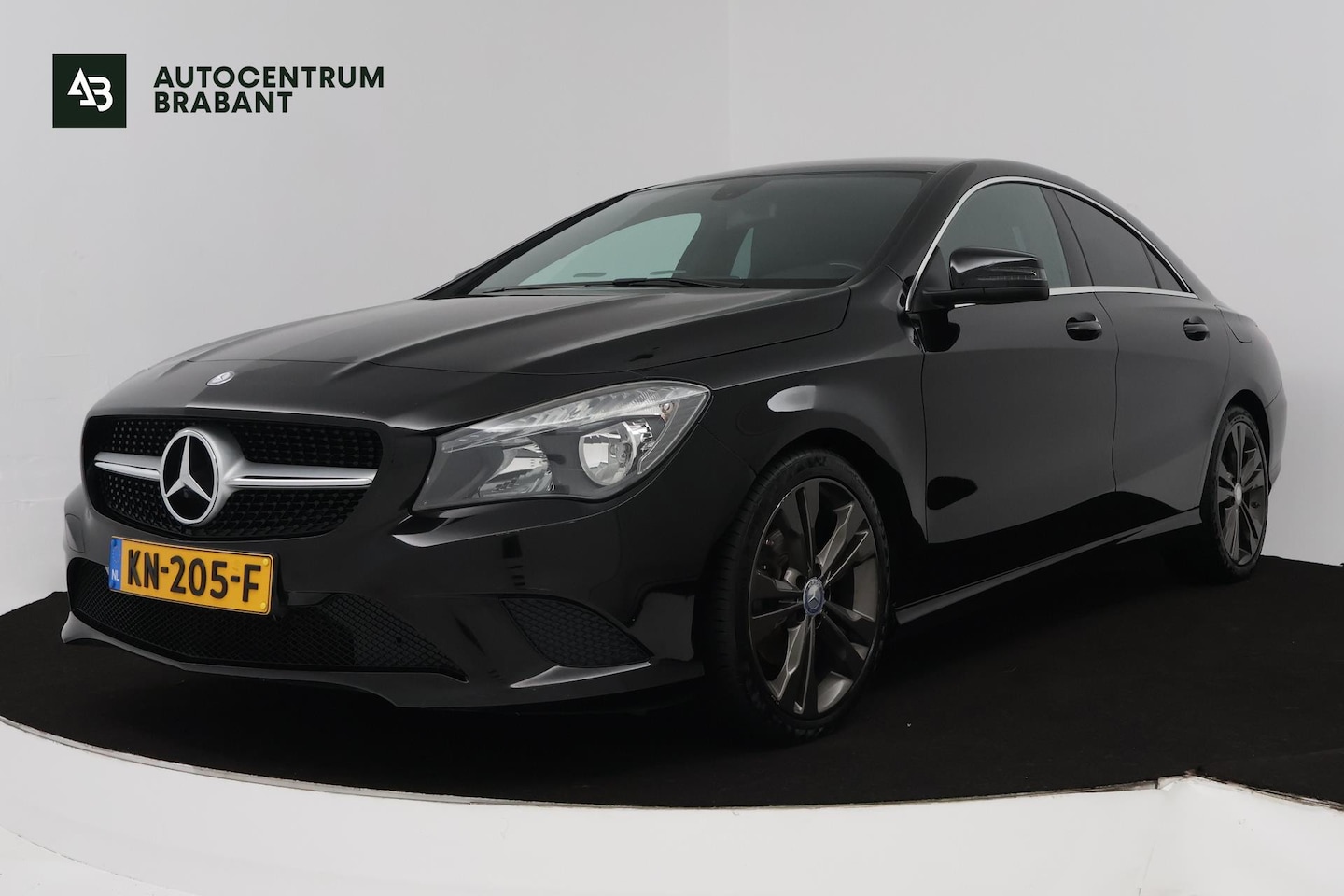 Mercedes-Benz CLA-Klasse - 200 Ambition (ACHTERUITRIJCAMERA, STOELVERWARMING, NAVIGATIE, PARKEERSENSOREN) - AutoWereld.nl